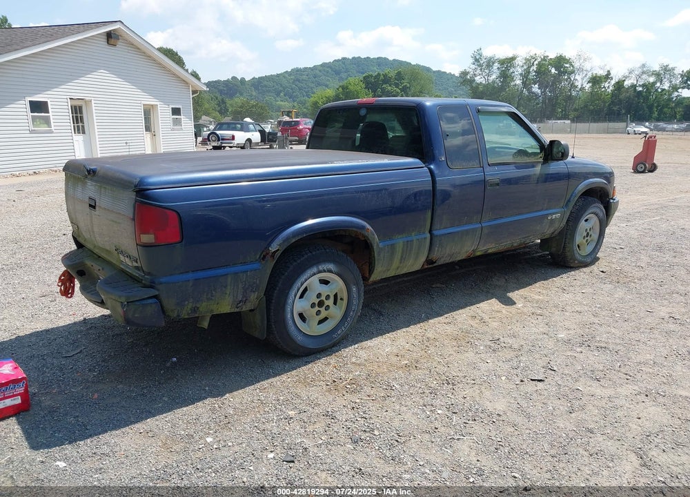 2002 CHEVROLET S-10 VIN: 1GCDT19W528181347
