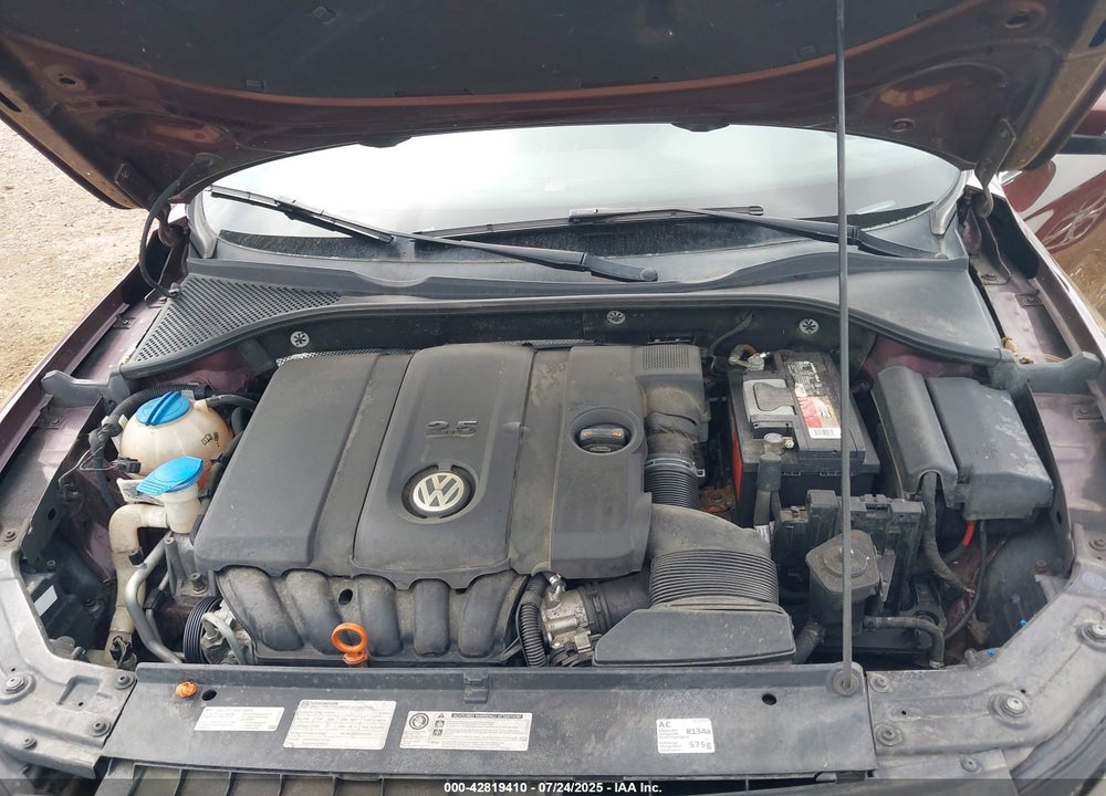 2013 VOLKSWAGEN PASSAT VIN: 1VWBP7A3XDC015676
