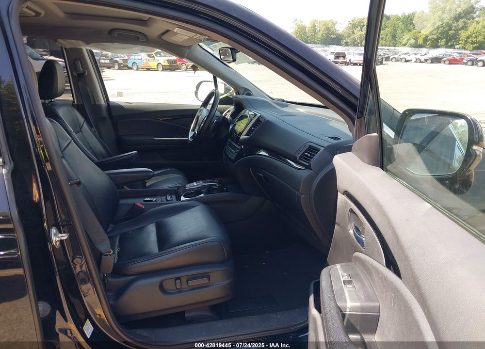2016 HONDA PILOT VIN: 5FNYF6H90GB092116