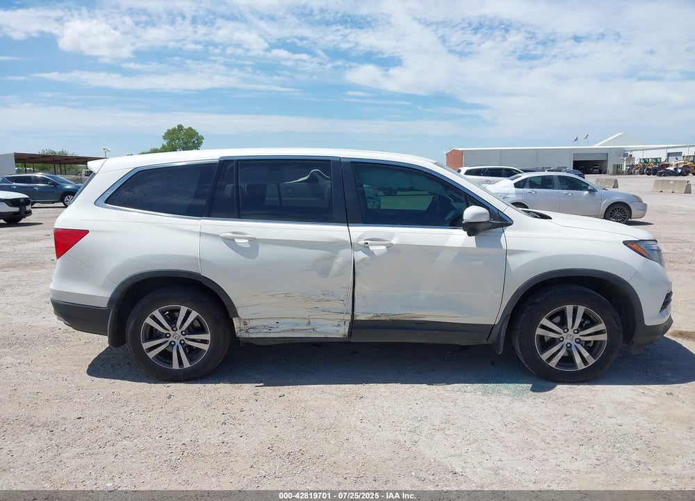 2018 HONDA PILOT VIN: 5FNYF5H71JB031230