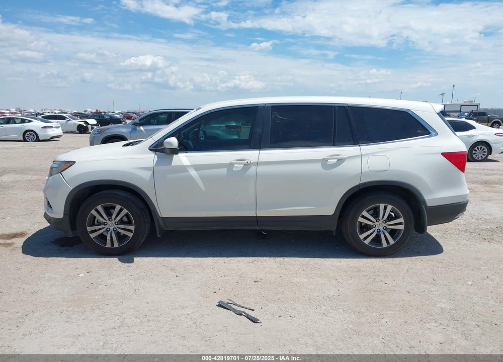2018 HONDA PILOT VIN: 5FNYF5H71JB031230