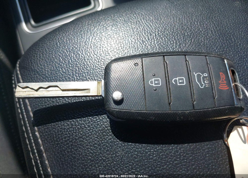 2017 KIA SORENTO VIN: 5XYPGDA35HG327932
