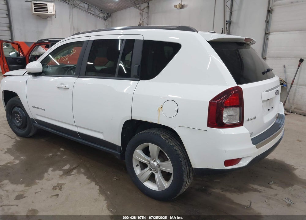 2015 JEEP COMPASS VIN: 1C4NJDEB1FD120752