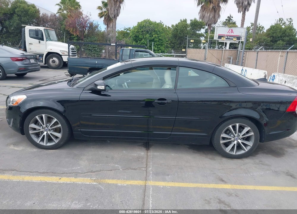 2013 VOLVO C70 VIN: YV1672MC3DJ142956