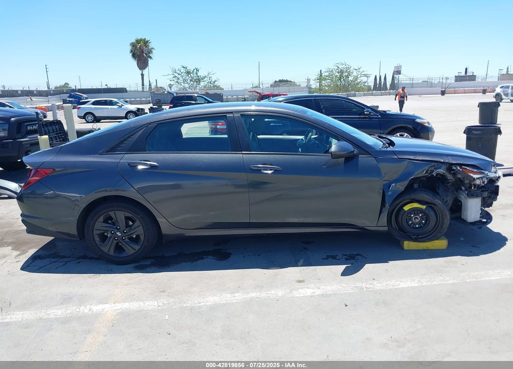 2021 HYUNDAI ELANTRA SEL VIN: 5NPLM4AG3MH024175