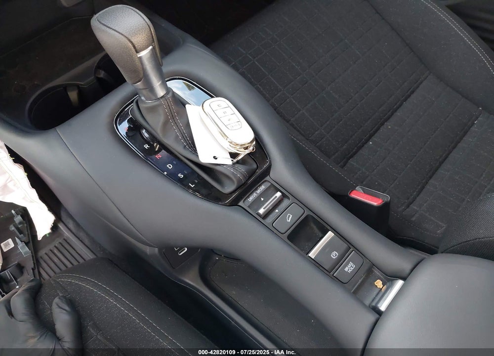 2025 HONDA HR-V VIN: 3CZRZ1H34SM718615