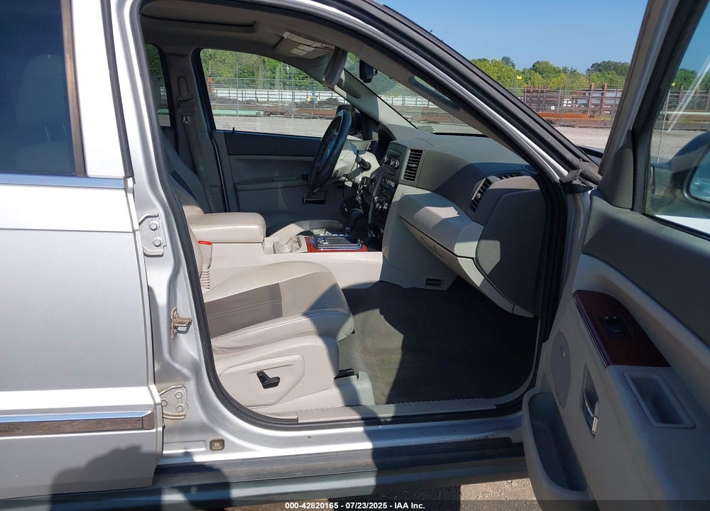 2007 JEEP GRAND CHEROKEE VIN: 1J8HR58P07C667272