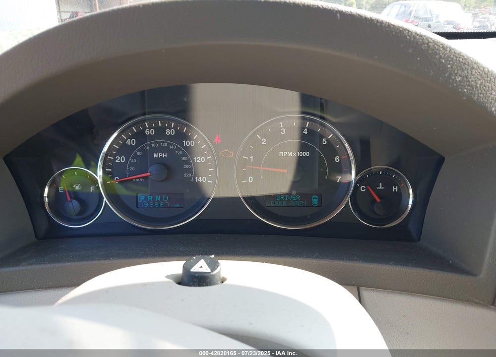 2007 JEEP GRAND CHEROKEE VIN: 1J8HR58P07C667272