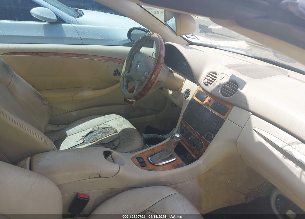 2005 MERCEDES-BENZ CLK 320 VIN: WDBTK65J25F163585