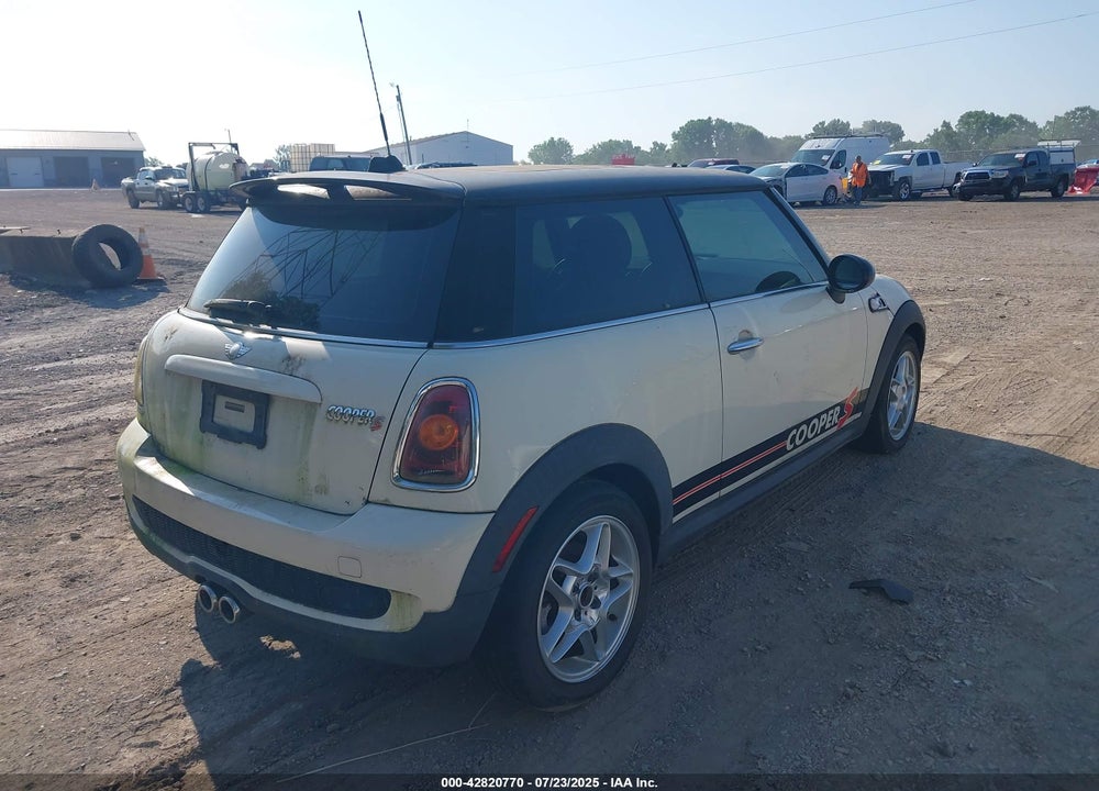 2007 MINI COOPER S VIN: WMWMF73567TL88079