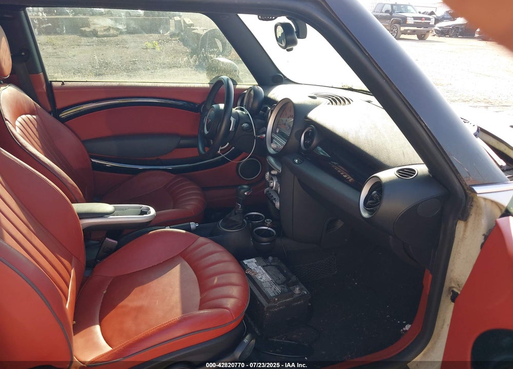 2007 MINI COOPER S VIN: WMWMF73567TL88079