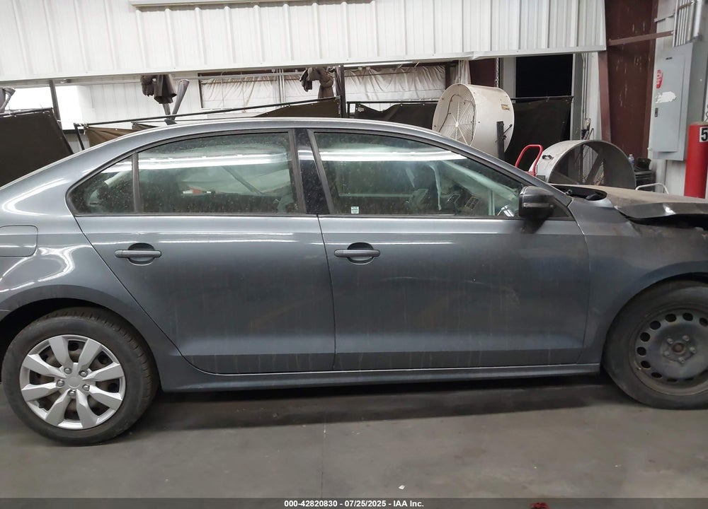 2014 VOLKSWAGEN JETTA 1.8T SE VIN: 3VWD17AJ4EM222685