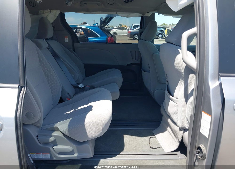 2018 TOYOTA SIENNA LE 8 PASSENGER VIN: 5TDKZ3DC3JS908591