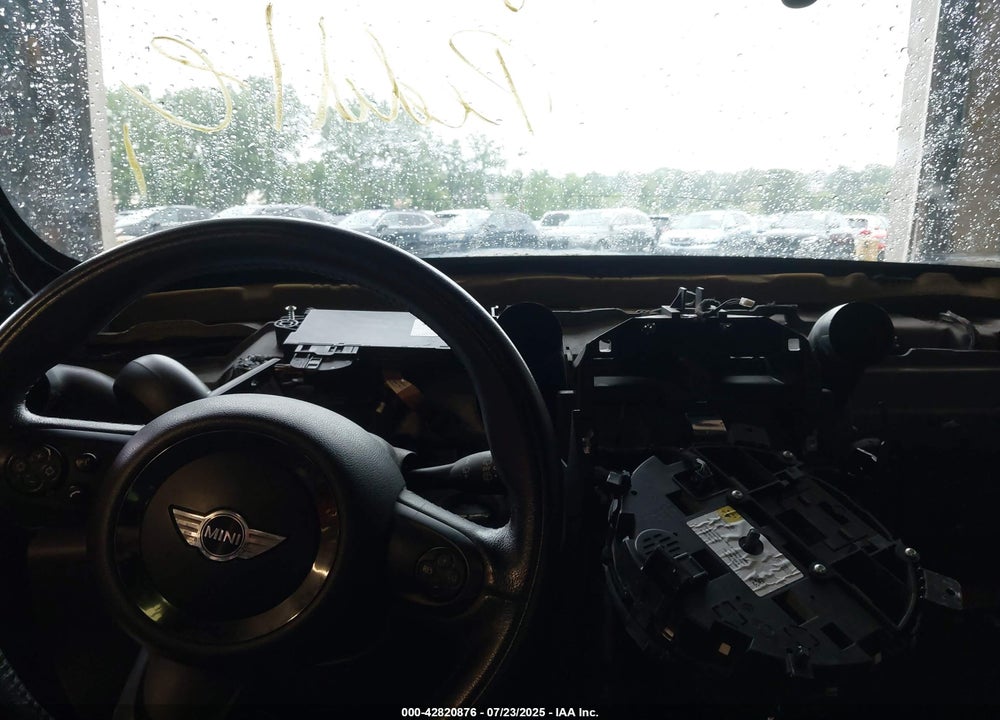 2011 MINI COOPER VIN: WMWZC3C52BWM25644