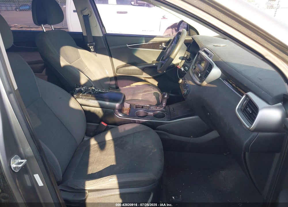 2016 KIA SORENTO VIN: 5XYPG4A34GG041505