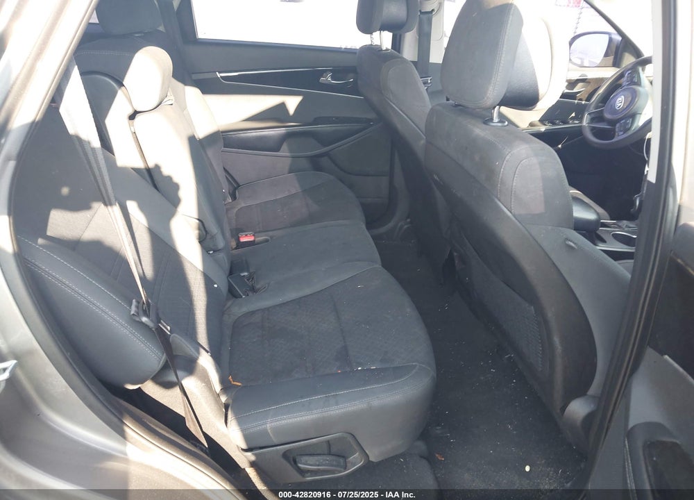 2016 KIA SORENTO VIN: 5XYPG4A34GG041505