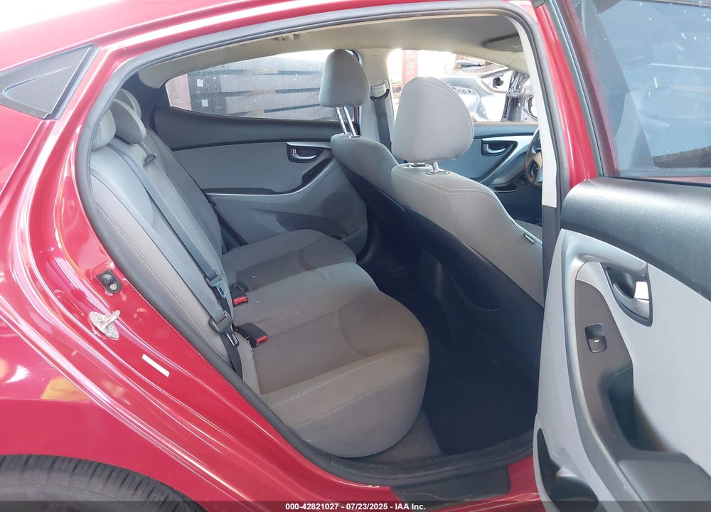 2015 HYUNDAI ELANTRA VIN: KMHDH4AE2FU458891
