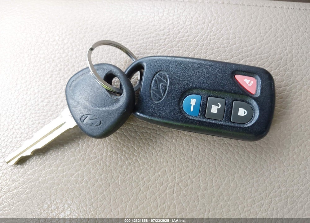 2012 HYUNDAI SANTA FE VIN: 5XYZKDAG4CG118443