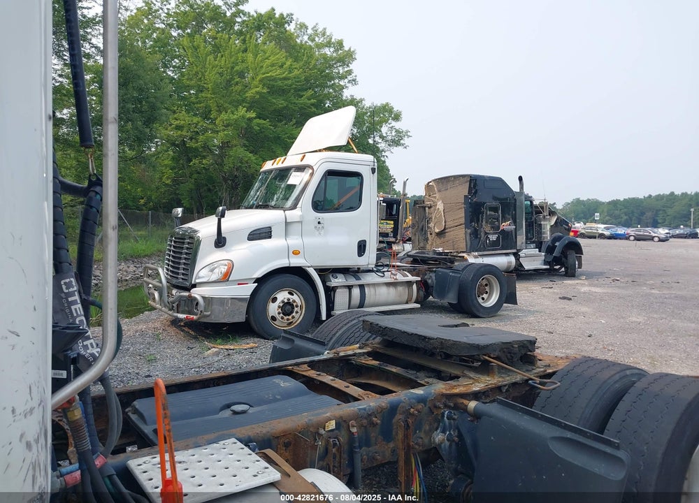 2013 FREIGHTLINER CASCADIA 113 VIN: 1FUBGADV8DLBW3527