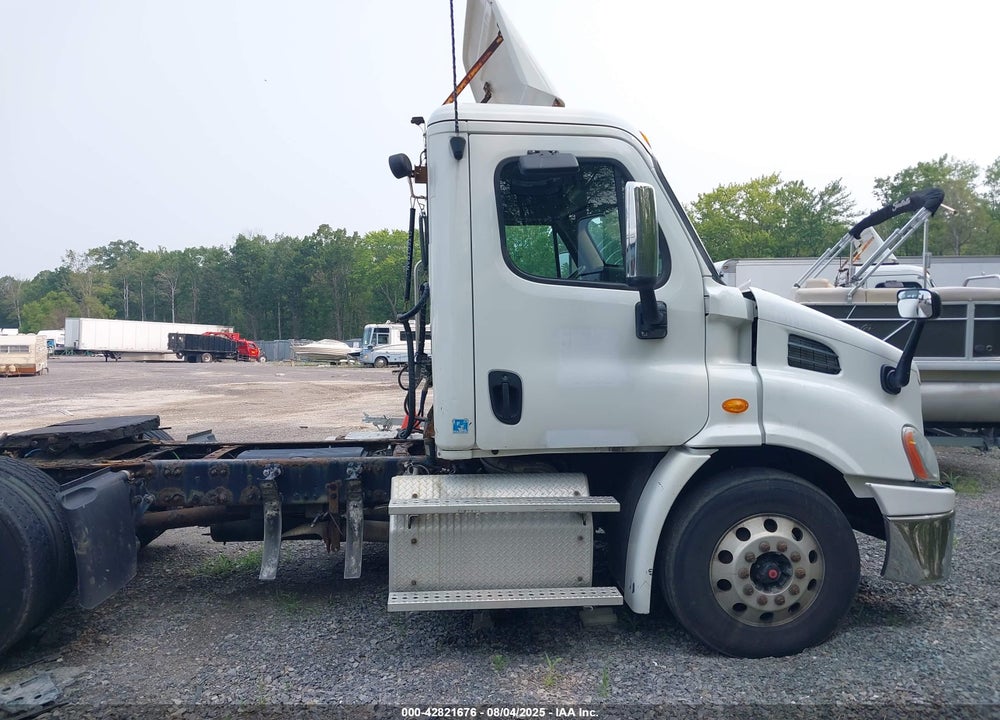 2013 FREIGHTLINER CASCADIA 113 VIN: 1FUBGADV8DLBW3527