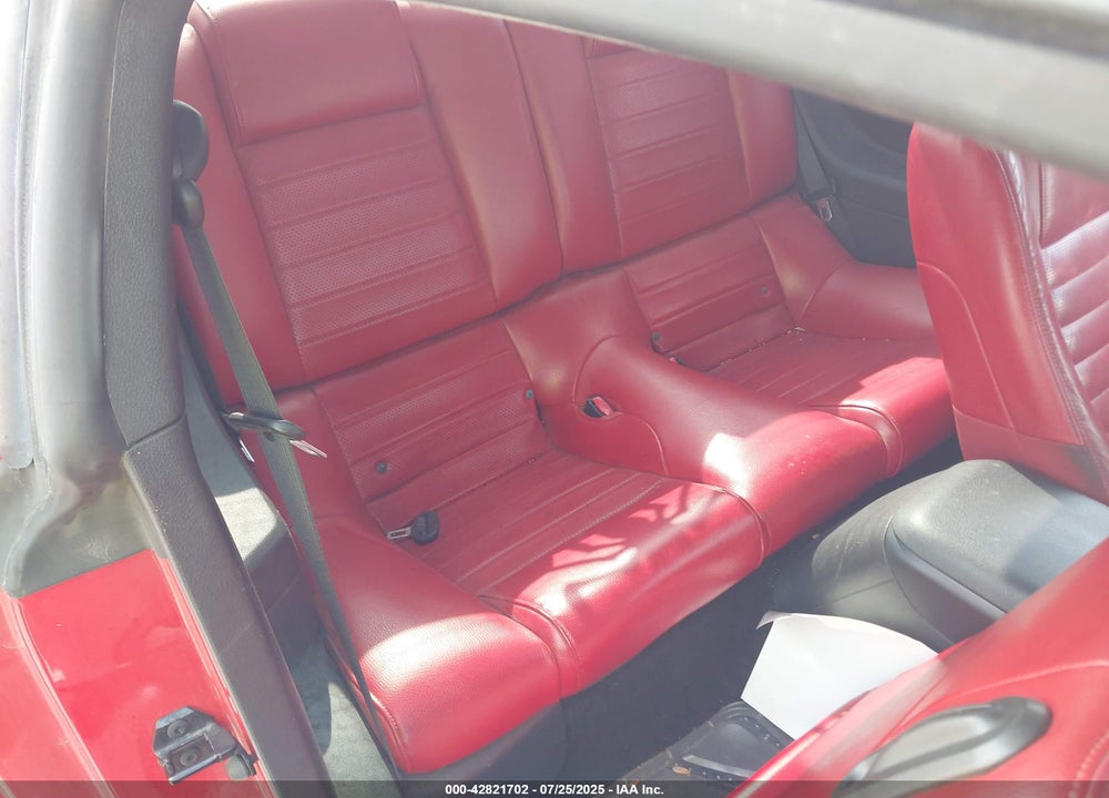 2005 FORD MUSTANG VIN: 1ZVHT82H255226043