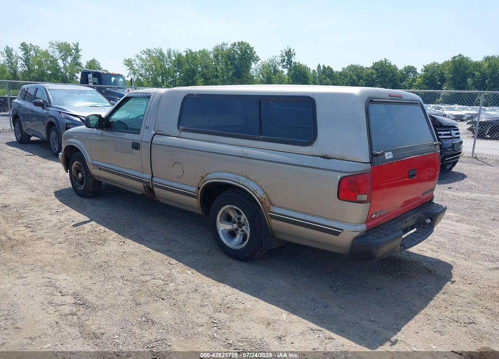 2002 CHEVROLET S-10 LS VIN: 1GCCS14W828238193
