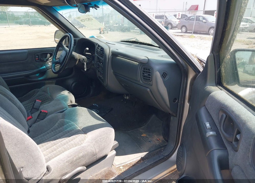 2002 CHEVROLET S-10 LS VIN: 1GCCS14W828238193