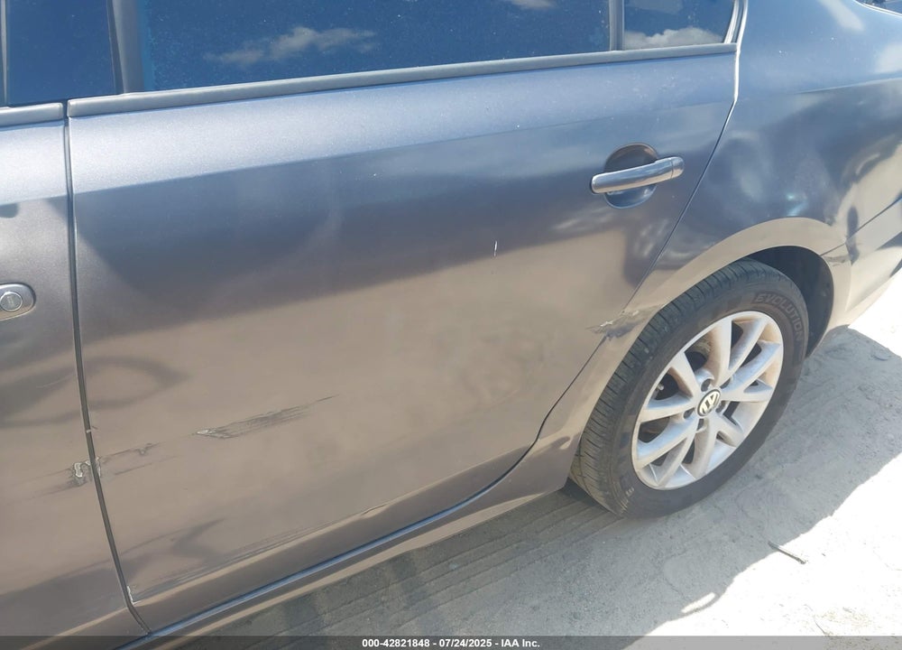 2015 VOLKSWAGEN JETTA VIN: 3VWD17AJ1FM237596
