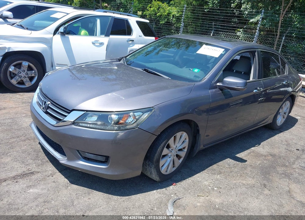 2015 HONDA ACCORD VIN: 1HGCR2F84FA113899
