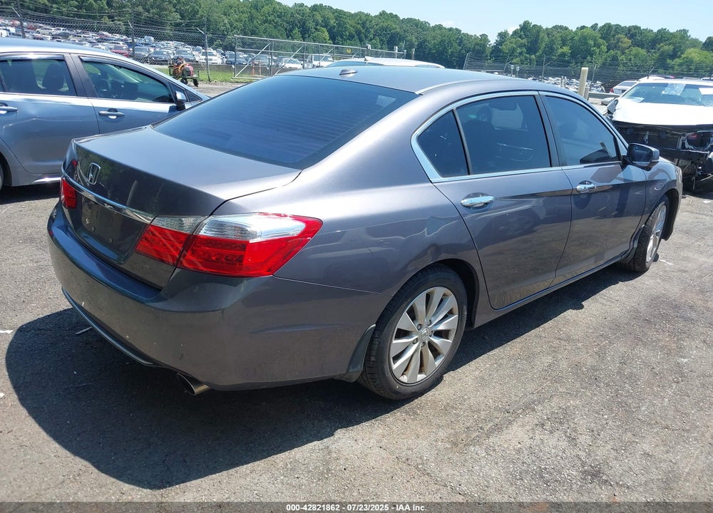 2015 HONDA ACCORD VIN: 1HGCR2F84FA113899