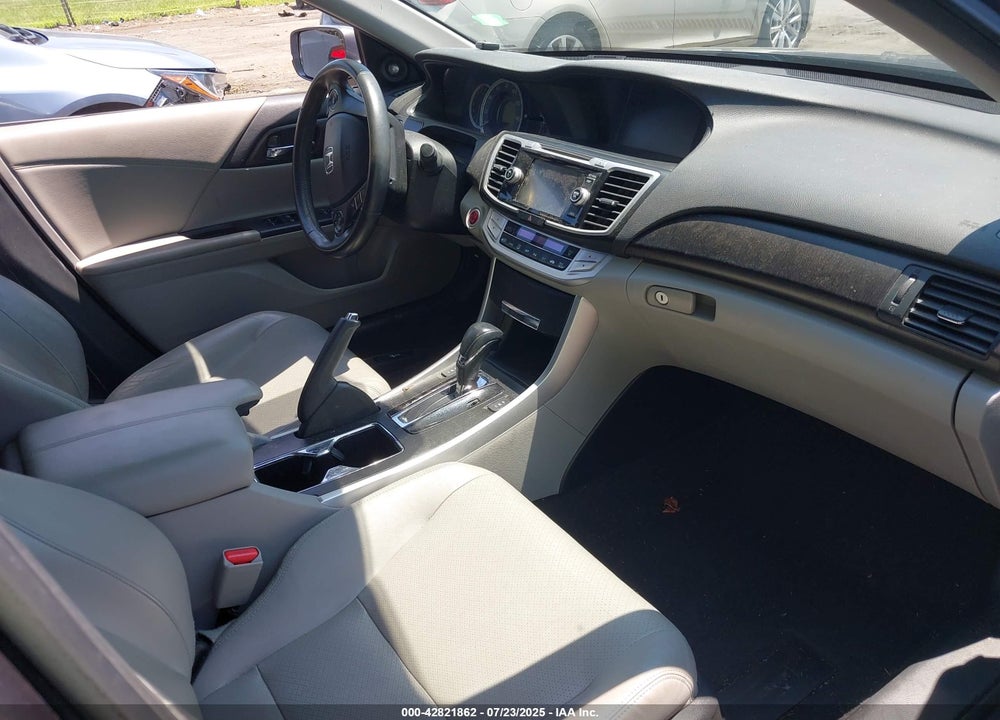 2015 HONDA ACCORD VIN: 1HGCR2F84FA113899