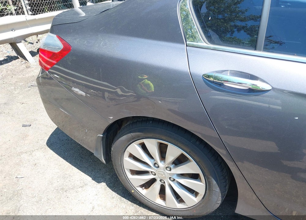 2015 HONDA ACCORD VIN: 1HGCR2F84FA113899