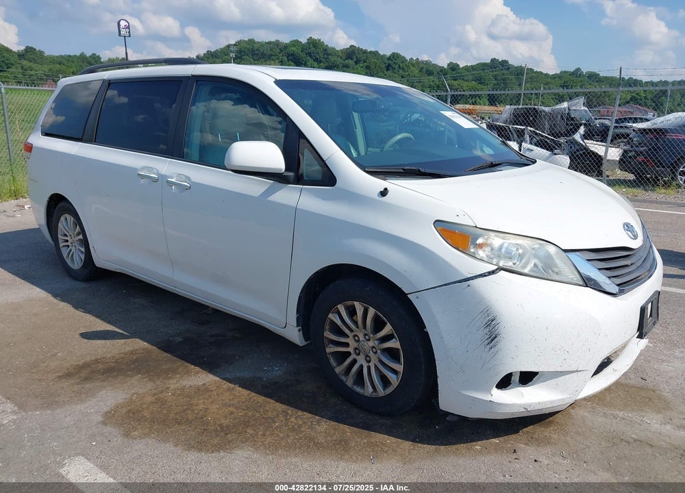 2013 TOYOTA SIENNA VIN: 5TDYK3DC5DS327564