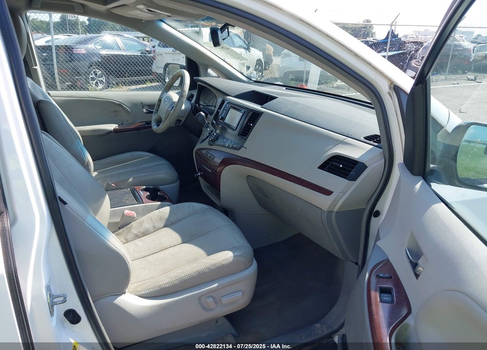 2013 TOYOTA SIENNA VIN: 5TDYK3DC5DS327564