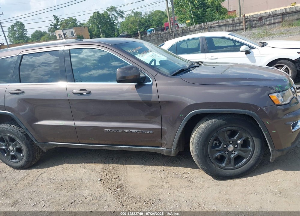 2017 JEEP GRAND CHEROKEE VIN: 1C4RJFAGXHC764211