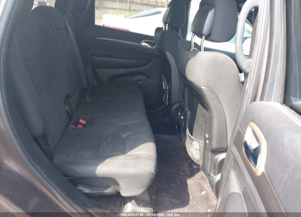 2017 JEEP GRAND CHEROKEE VIN: 1C4RJFAGXHC764211