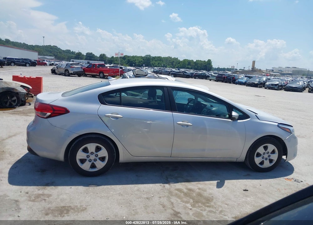 2017 KIA FORTE VIN: 3KPFK4A70HE078384