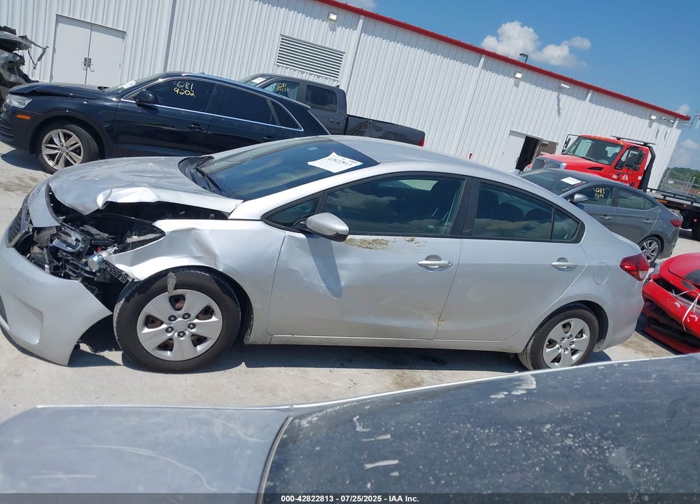 2017 KIA FORTE VIN: 3KPFK4A70HE078384