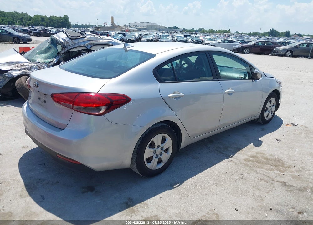 2017 KIA FORTE VIN: 3KPFK4A70HE078384