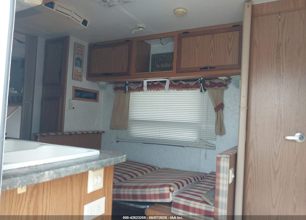 1997 OTHER JAYCO VIN: 1UJNJ02L5V54E0220