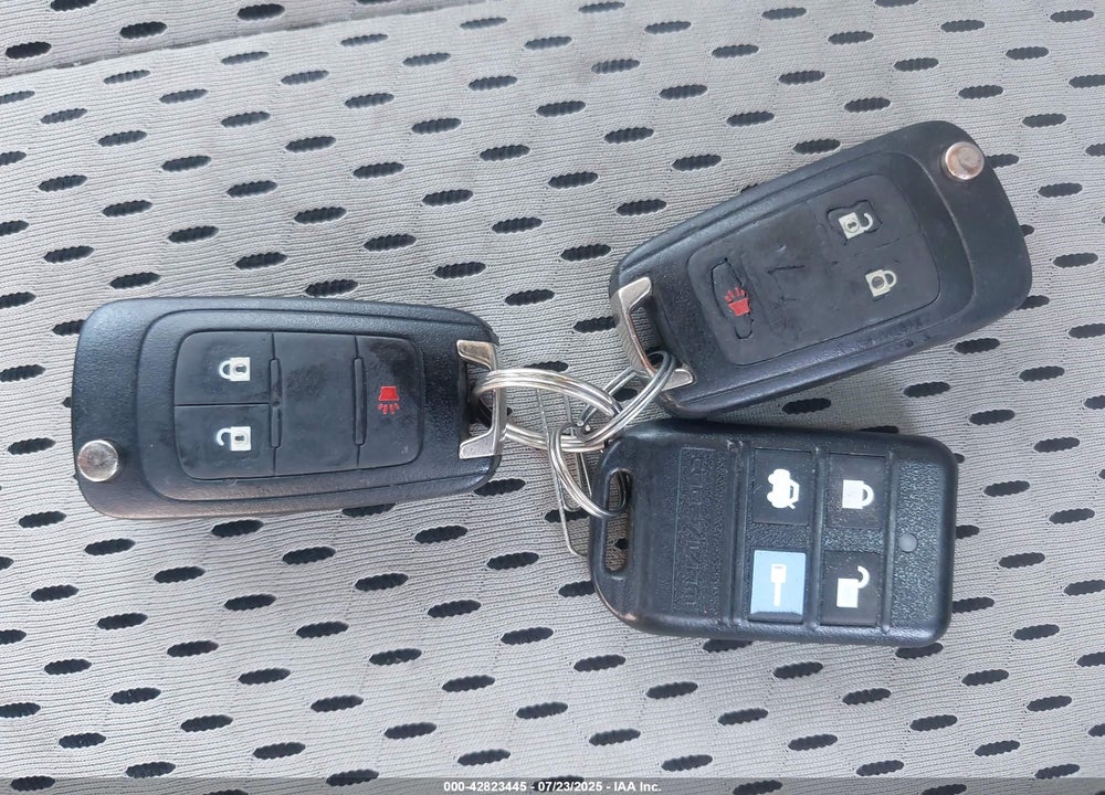 2011 CHEVROLET EQUINOX VIN: 2GNALBEC3B1268758