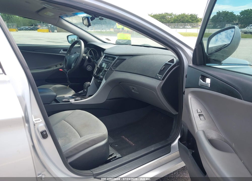 2013 HYUNDAI SONATA VIN: 5NPEB4AC2DH676345