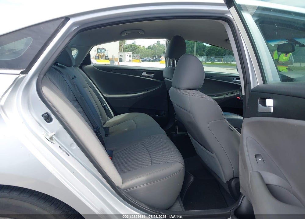 2013 HYUNDAI SONATA VIN: 5NPEB4AC2DH676345