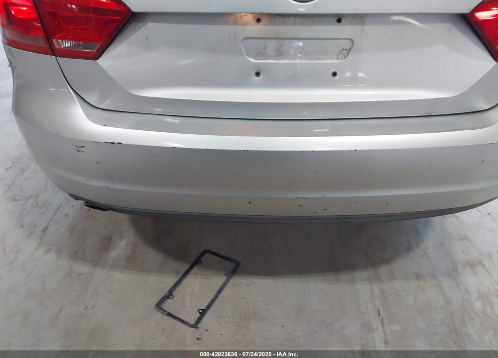 2013 VOLKSWAGEN PASSAT VIN: 1VWBP7A35DC029940