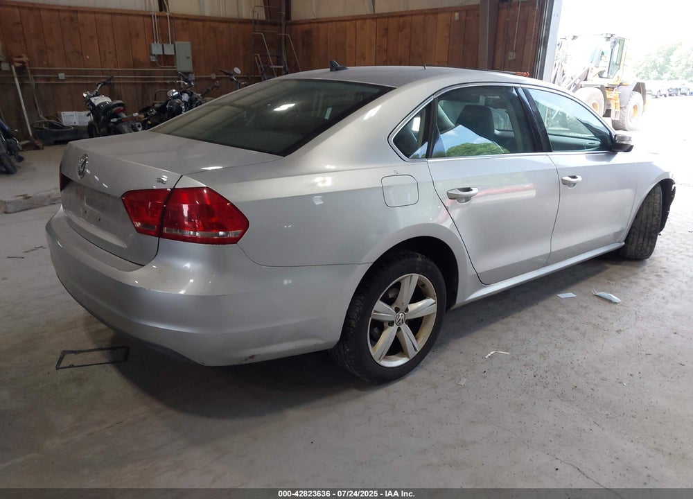 2013 VOLKSWAGEN PASSAT VIN: 1VWBP7A35DC029940