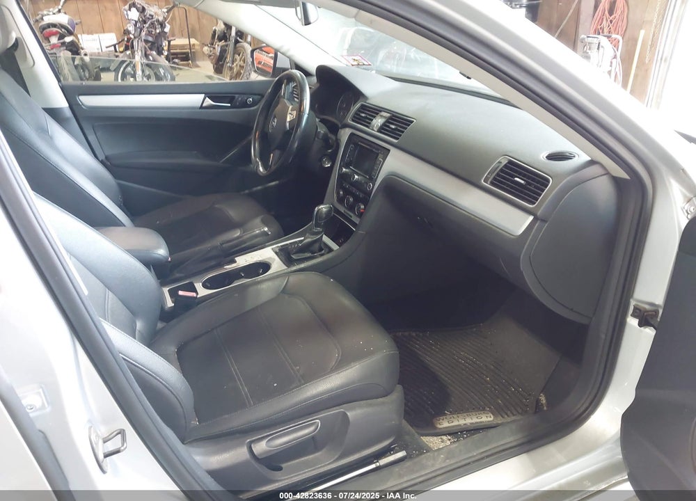 2013 VOLKSWAGEN PASSAT VIN: 1VWBP7A35DC029940