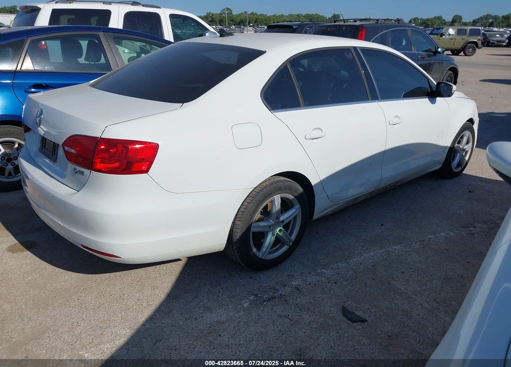 2014 VOLKSWAGEN JETTA VIN: 3VWD07AJ1EM281910