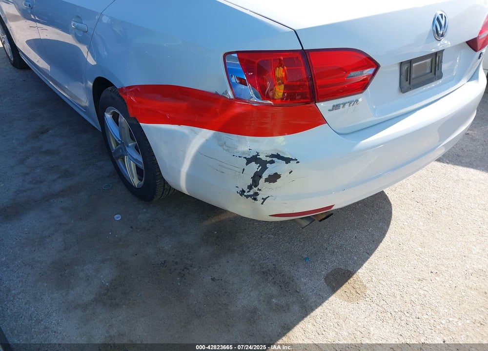 2014 VOLKSWAGEN JETTA VIN: 3VWD07AJ1EM281910