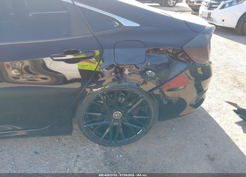 2019 HONDA CIVIC VIN: 19XFC2F66KE017128