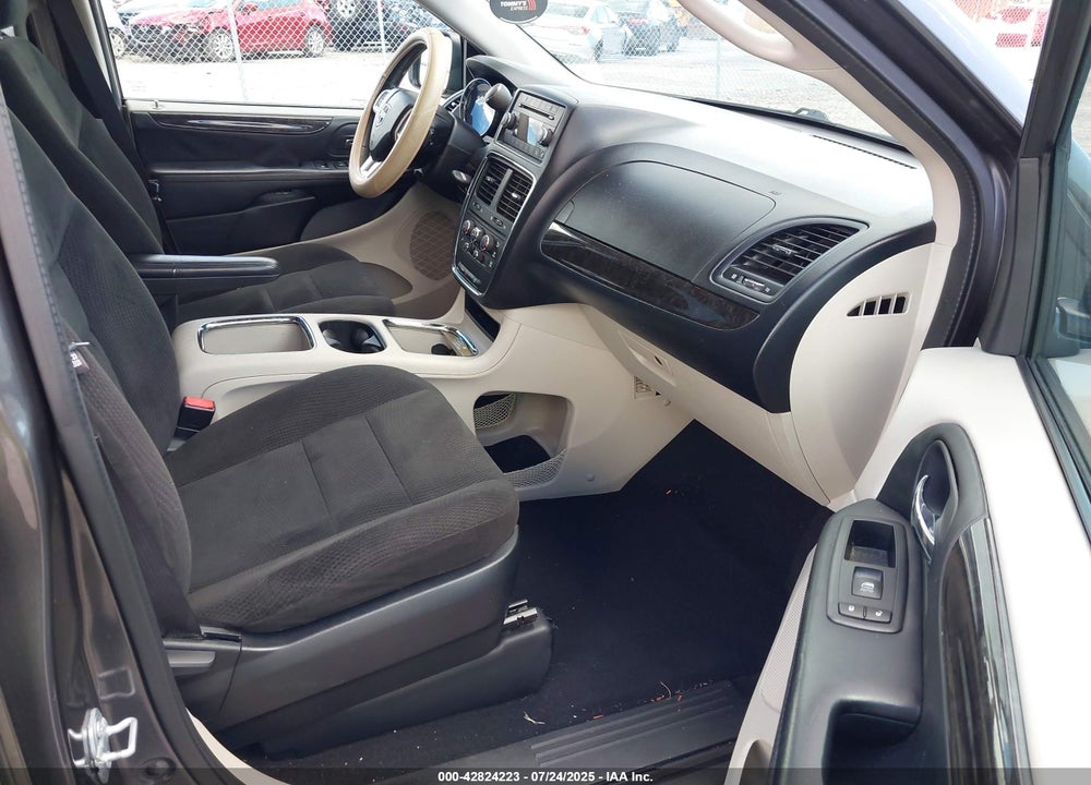 2016 DODGE GRAND CARAVAN VIN: 2C4RDGCG1GR327925